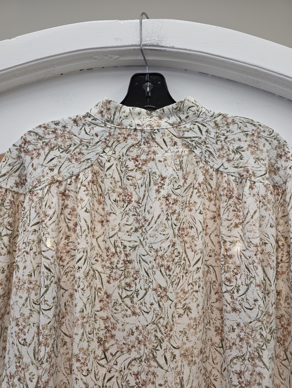 RW&CO Floral Tie Neck Blouse | Size Large | Romantic Boho Lightweight Top - Picture 12 of 16